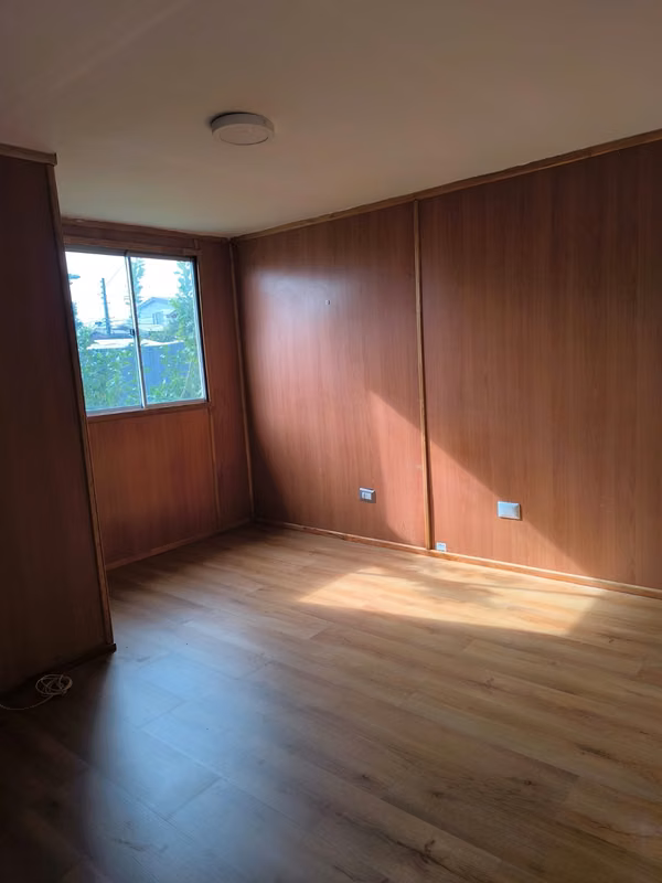 Arriendo Casa pequeña con Estacionamiento, y patio