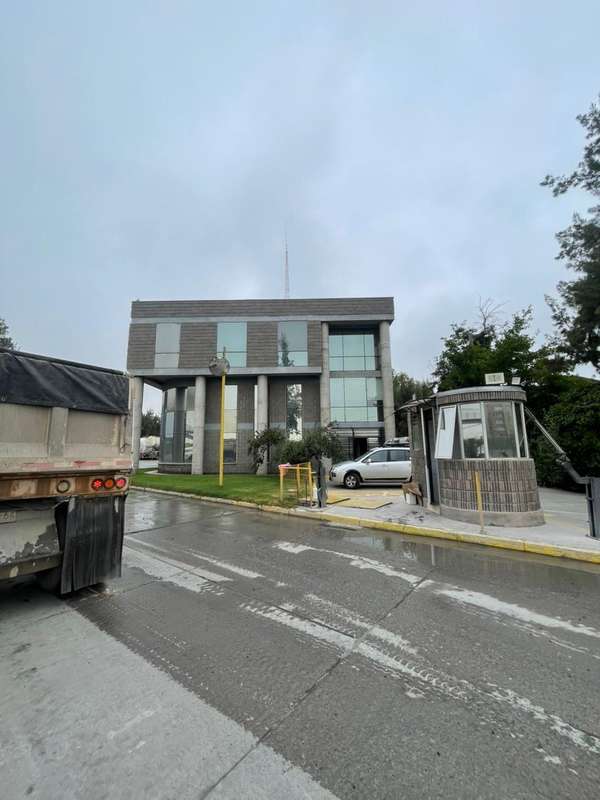 Arriendo edificio comercial  800 metros en Vespucio sur