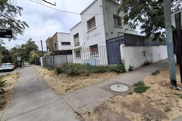 Casa comercial en esquina en ñuñoa