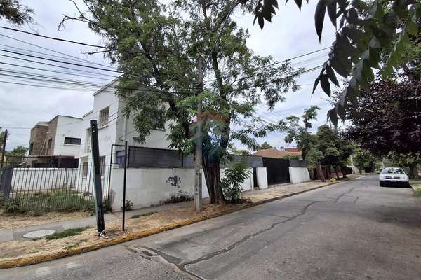 Casa comercial en esquina en ñuñoa