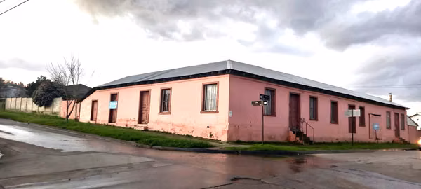 Vendo terreno urbano amplia superficie, potencial uso habitacional