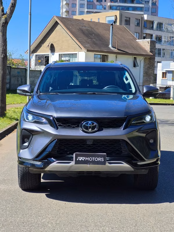 2025 Toyota Fortuner SR5 TDI 2.8 Diesel 4x4