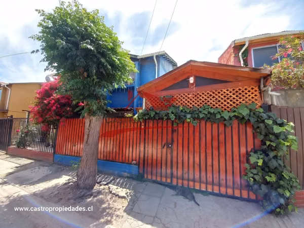 CASA DOS PISOS, 2HAB 2 BAÑ, SAN BERNARDO