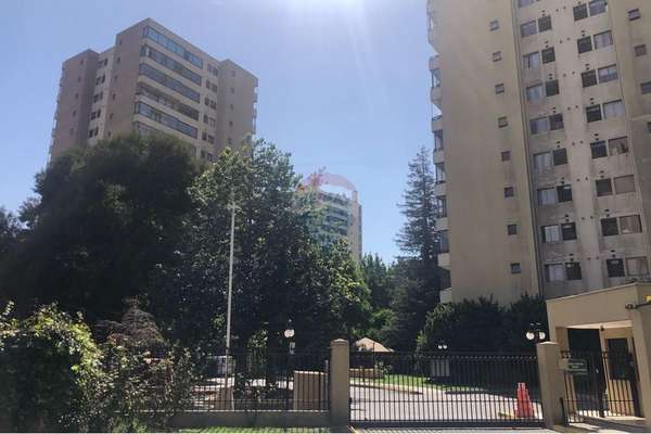 En venta 3d + 2b y estacionamiento laguna sur