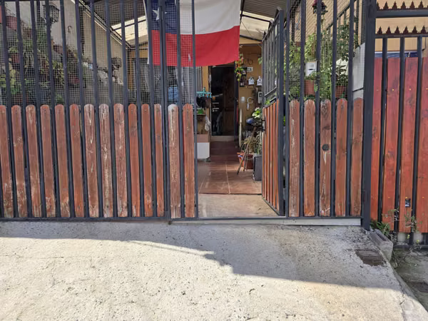 SE VENDE CASA PAREADA DE 2 PISOS