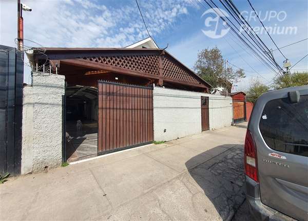 Casa en venta de 6 dorm. en La Cisterna