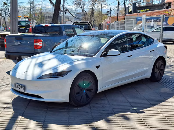 TESLA MODEL 3 2024