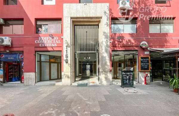 ARRIENDO OFICINA 33M2 1 RECEPCION + 2 PRIVADOS + 2 BAÑOS