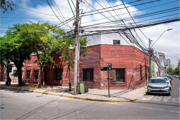 Casa oficina y bodega  de uso comercial