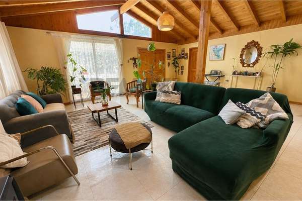 Parcela con dos casas y piscina en lampa
