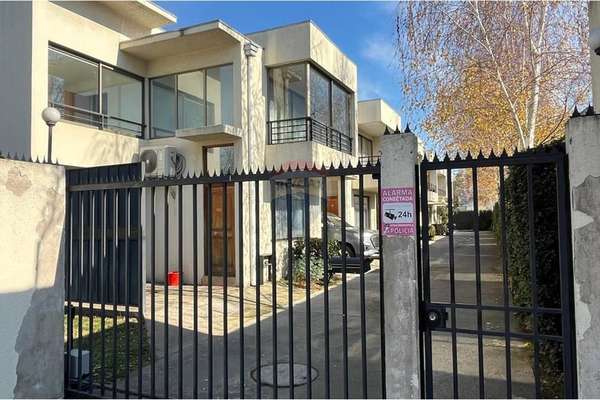 Se arrienda casa amoblada condominio 5 oriente
