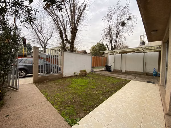 DEPARTAMENTO  Venta La Reina Primer PISO con piscina