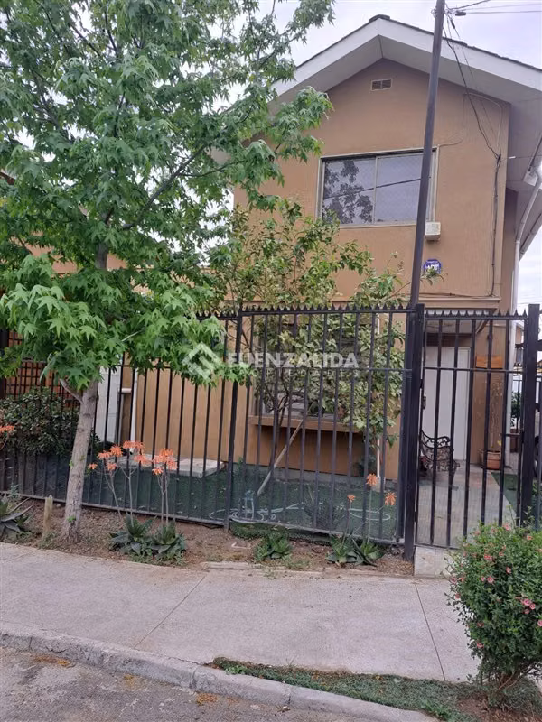 Casa en venta de 4 dorm. en Colina