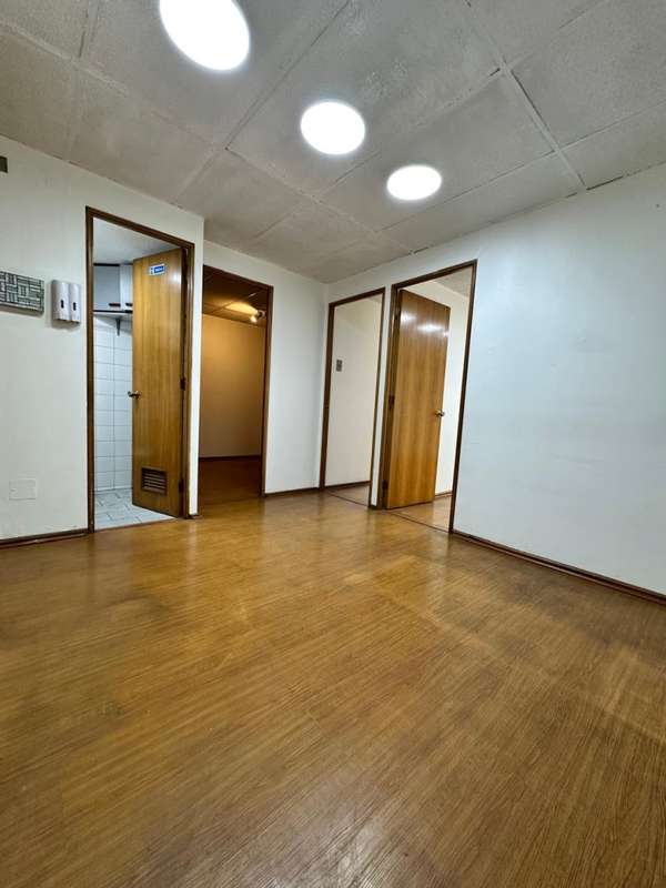 EXCELENTE OFICINA - 3 PRIVADOS + 2 BAÑOS - M. TOBA