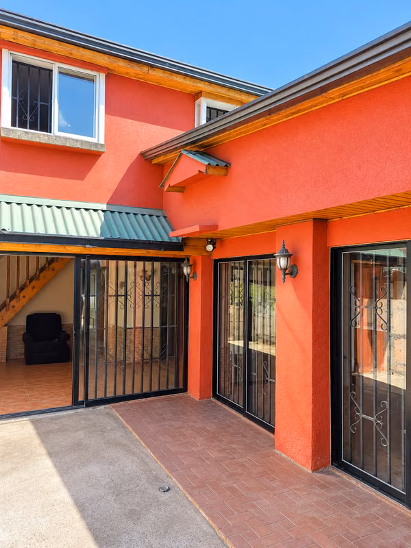 SE VENDE CASA DE 2 PISOS EN SECTOR DON HORACIO, TALCA