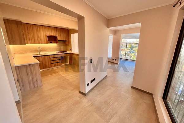 Se arriendo renovada casa en recreo.