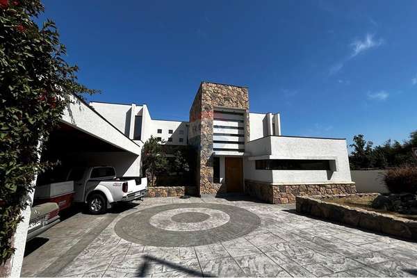 Impresionante casa en chicureo: espacio y confort