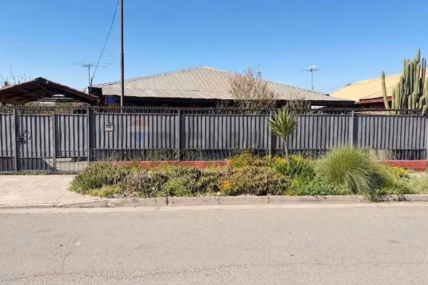 Venta de amplia casa en talagante