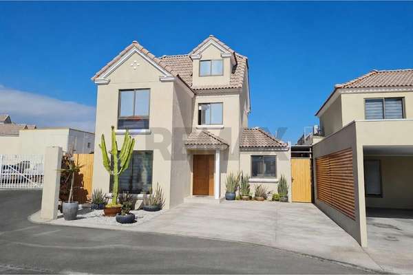 Hermosa casa en venta costa laguna 4d 3b