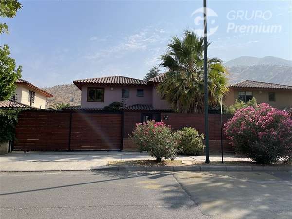 Casa en arriendo de 7D, 3B, 3E, en Huechuraba