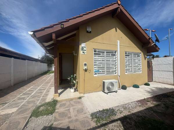 Arriendo amplia casa en Aires de Buin