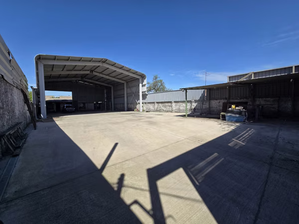 EL BOSQUE: PROPIEDAD USO MIXTO (NO OFENSIVO) 700m2, CON GALPON Y CASA.