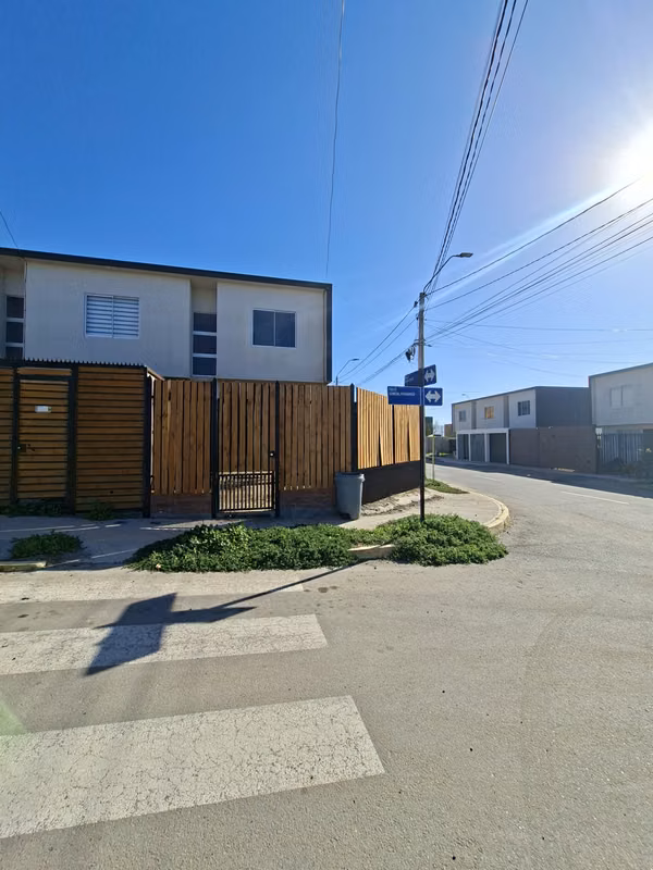 Casa en Arriendo Año Corrido | Valles del Sauce II, Coquimbo.