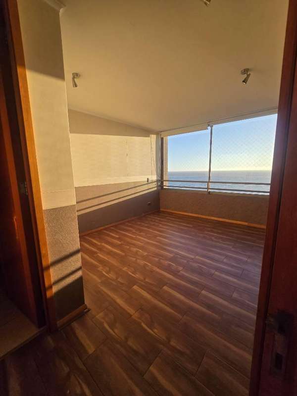 Venta amplio depto de 60 mts2 de 1D 1B Condominio Jardines de Huayquique