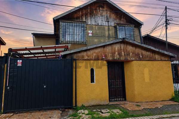 Acogedora casa de 2 pisos en maipú
