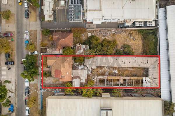 Terreno en venta 900 m² uso comercial