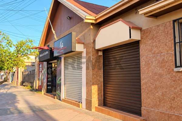 Propiedad comercial 3 locales + 1 depto, talca