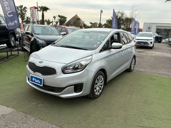 Kia Carens 2.0 EX DAB ABS AC MT 2015