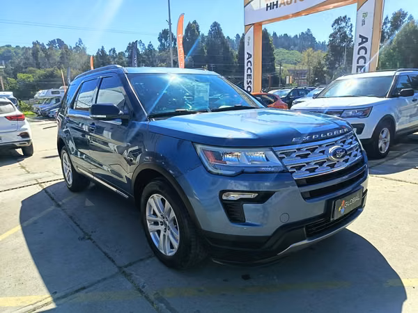 Ford Explorer XLT 4X2 5P.