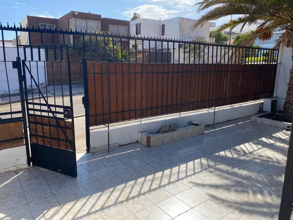 Propiedad Residencial 4D/3B - Amplio Patio - Sector COVIEFI 7900UF