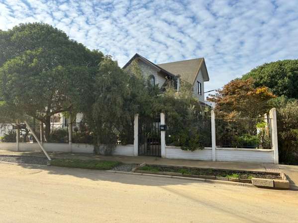 Hermosa casa con factibilidad comercial y habitaci