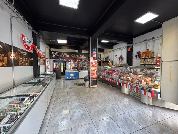 Ecuador- Av. Valparaiso / Local comercial 90 mts2