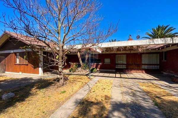 Venta de casa en el centro de talagante