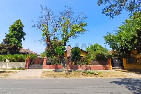 Excepcional casa en gran terreno/ premio nobel