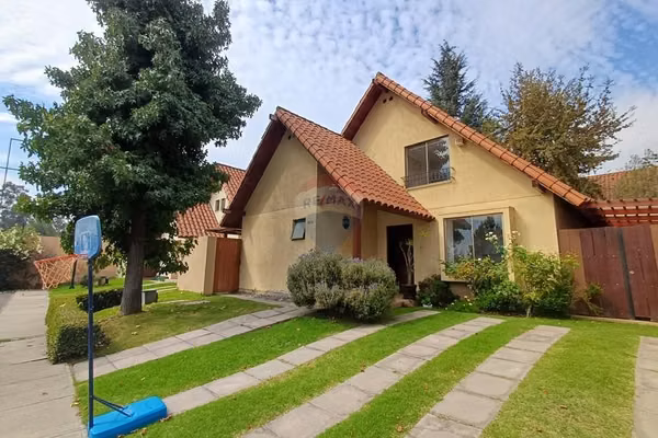 Excelente casa en venta en condominio cordillera