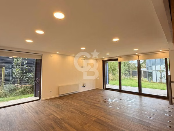 Oportunidad única. Amplios espacios. Condominio Privado