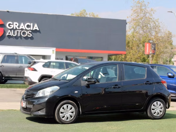 TOYOTA YARIS SPORT GLI 1.3 MT 2012