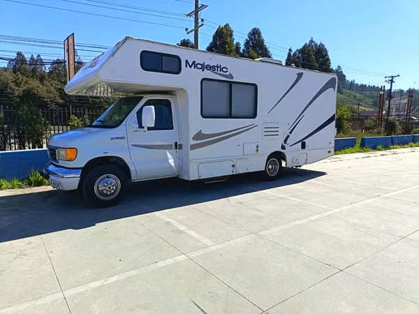 FORD E-350 MAJESTIC 6.8