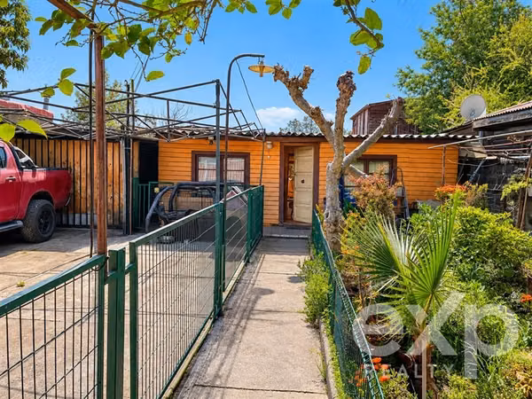 Casa en venta en Av. El Parrón La Cisterna 336m2