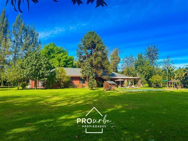 Parcela c/casa, piscina y naturaleza en condominio