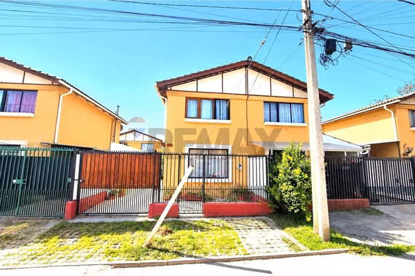 "acogedora casa en peñaflor, ¡lista para ti!"