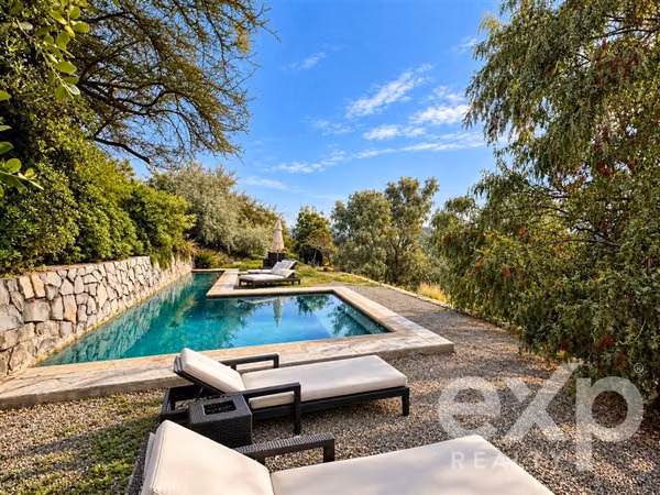 Casa en arriendo con amplio jardín y piscina Cerro Pan de