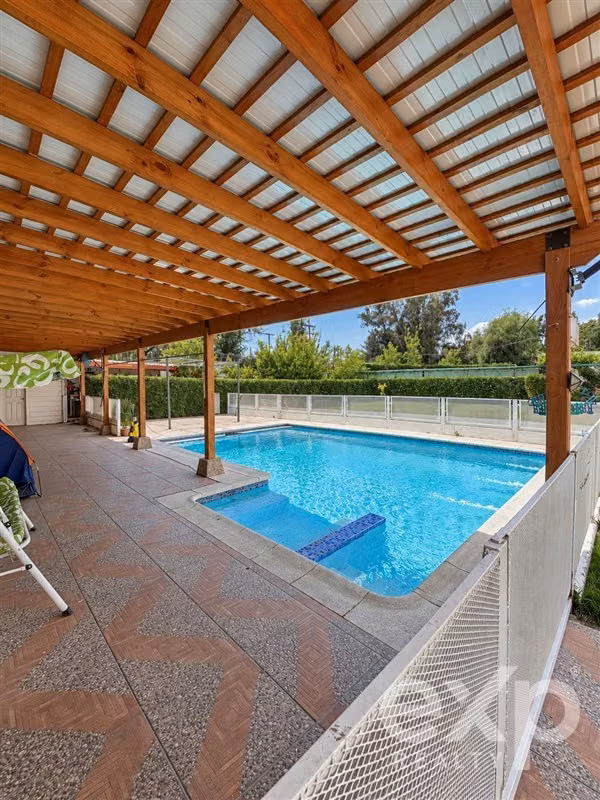 Venta Casa Maipú 265M2 5D 5B, 6E, 1B 1400M2 terreno. piscina