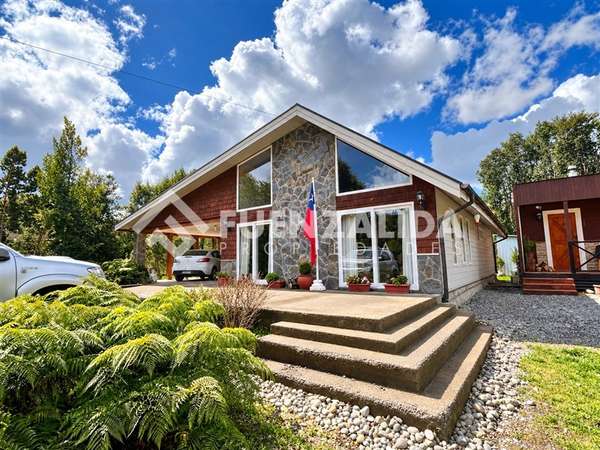 Casa en arriendo de 4D2B en Club de Campo Puerto Varas