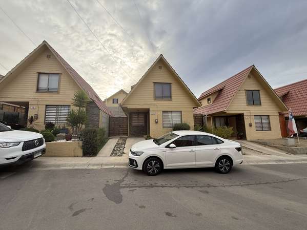 3290 UF CASA CONDOMINIO 3D 2B 1EST. QUILPUE