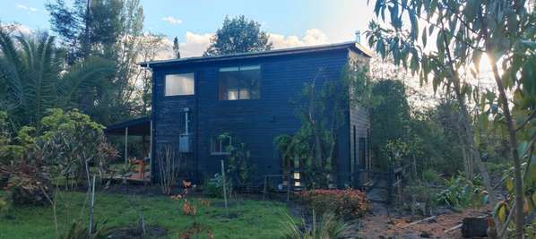 ARRIENDO CASA EN PARCELA CON HERMOSO JARDIN  2D1B
